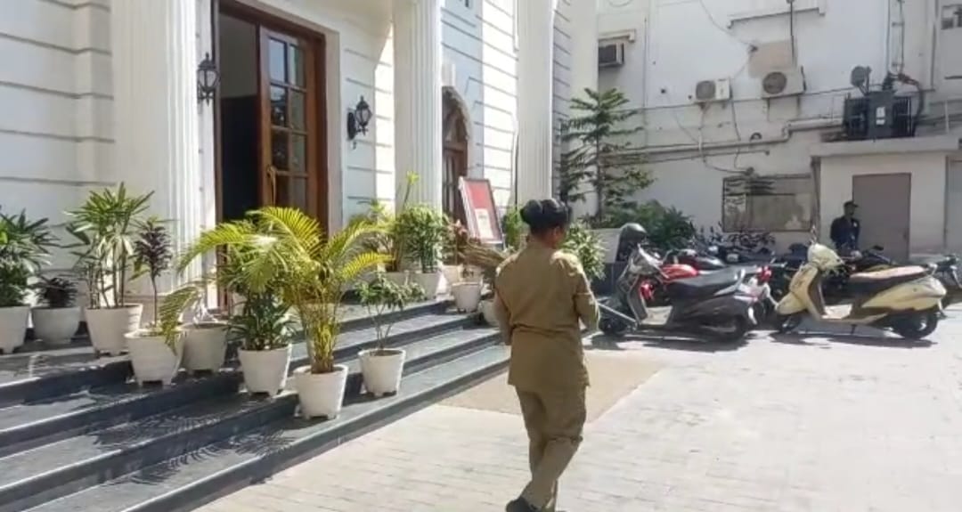 गर्ल फ्रेंड से हुआ विवाद तो युवक ने रांची के होटल से लगा दी छलांग, हालत गंभीर, जानिए मामला