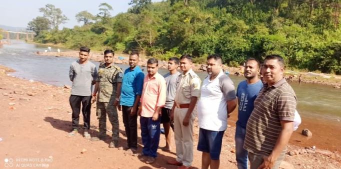 छठ घाट के तैयारियों का समाजसेवियों के साथ अधिकारियों ने लिया जायजा