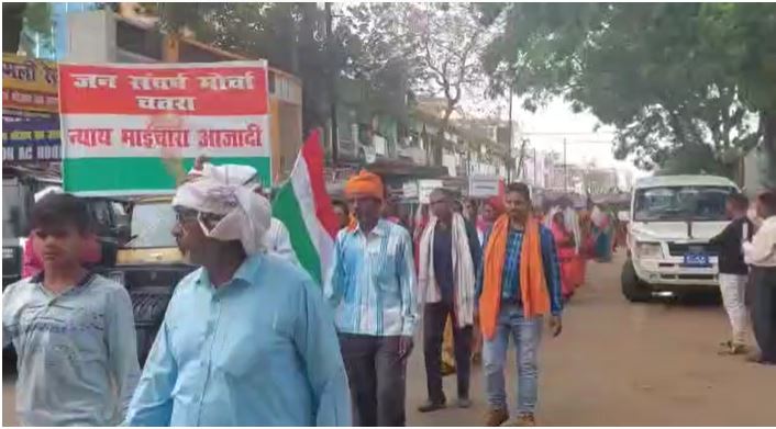 चतरा: भारत माल एक्सप्रेस का ग्रामीणों का विरोध, कहा एक इंच भी नहीं देंगे जमीन