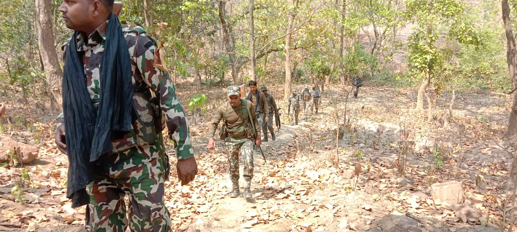 गिरिडीह:  जमुई के सीमावर्ती गांव में दो युवकों का शव मिलने से इलाके में सनसनी, हत्या या आत्महत्या जांच में जुटी पुलिस