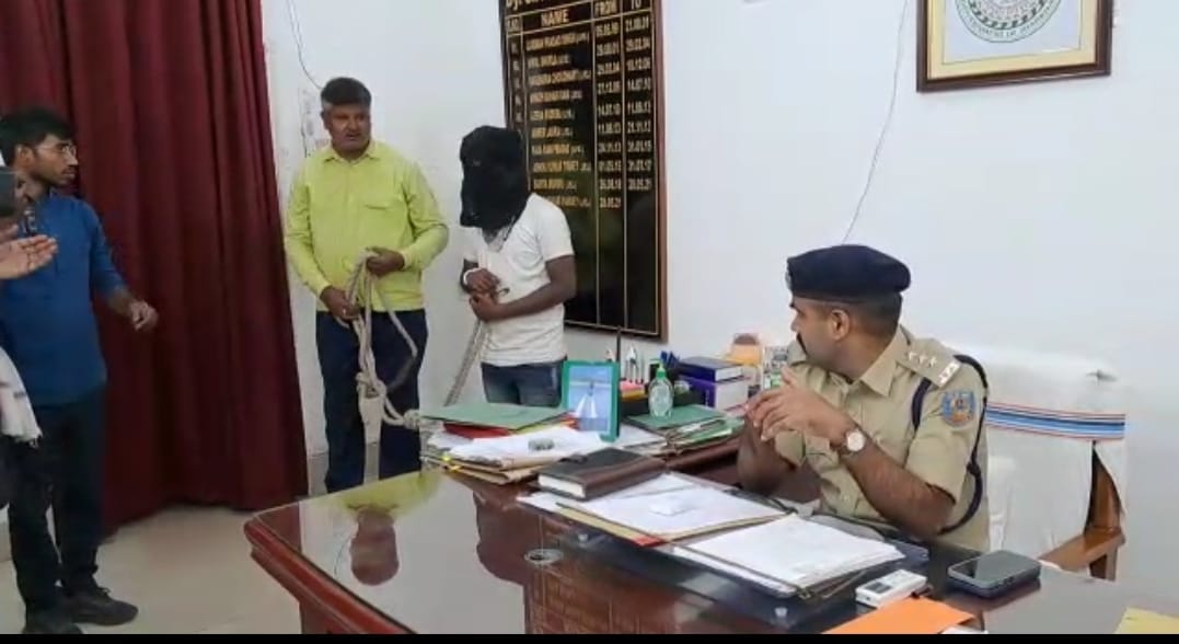 साइबर ठग की ठाठ देखिये, तीन लेयर सुरक्षा में रहता है, महंगी गाड़ियों से चलता है