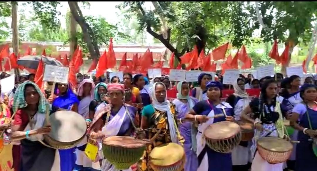 आंदोलन के मूड में रसोईया संघ, निकाली रैली, जानें क्या है इनकी 14 सूत्री मांग