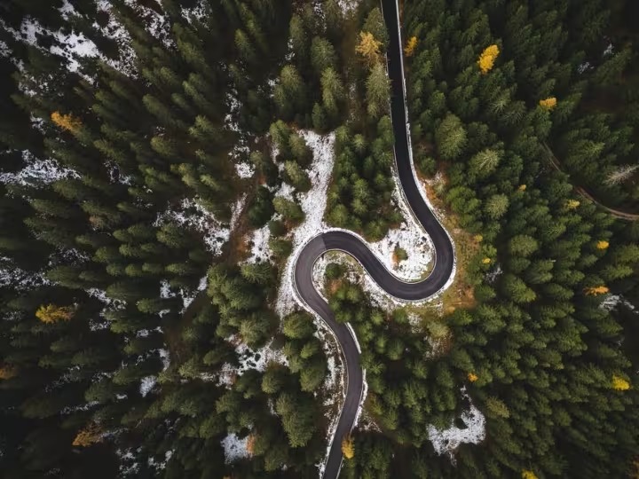 जानिए कहां है दुनिया का आखिरी सड़क, जहां 6 महीने तक रहता है अंधेरा