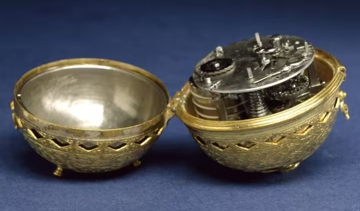 जानिए दुनिया के सबसे पहले घड़ी के मिलने की कहानी, 400 से ज्यादा है इसकी कीमत