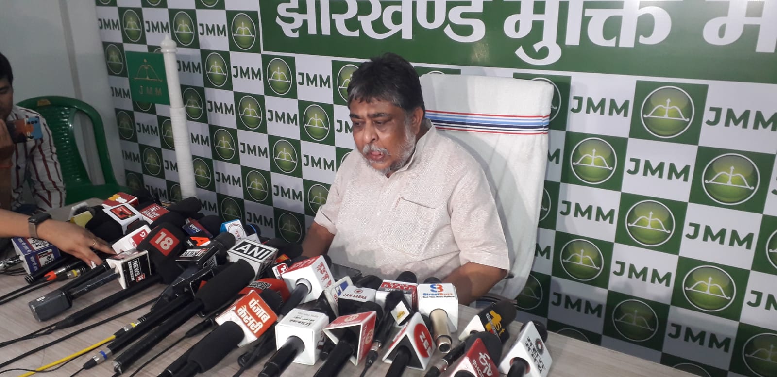 जिस देश में देवियों की पूजा होती है उसी देश में भाजपा बेटियों का कर रही शोषण-झामुमो