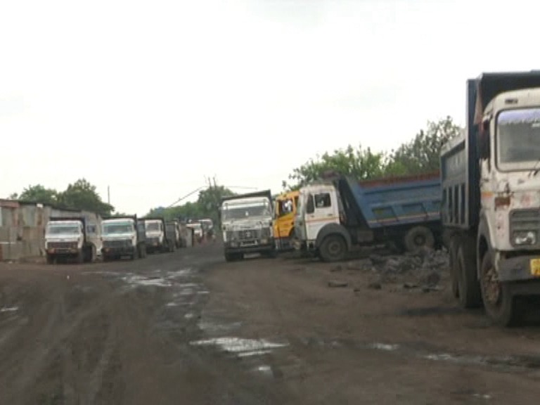 कोल ट्रांसपोर्टिंग की आड़ में कोयला चोरी का बड़ा खेल , बीसीसीएल को करोड़ो का नुकसान ! स्पेशल रिपोर्ट