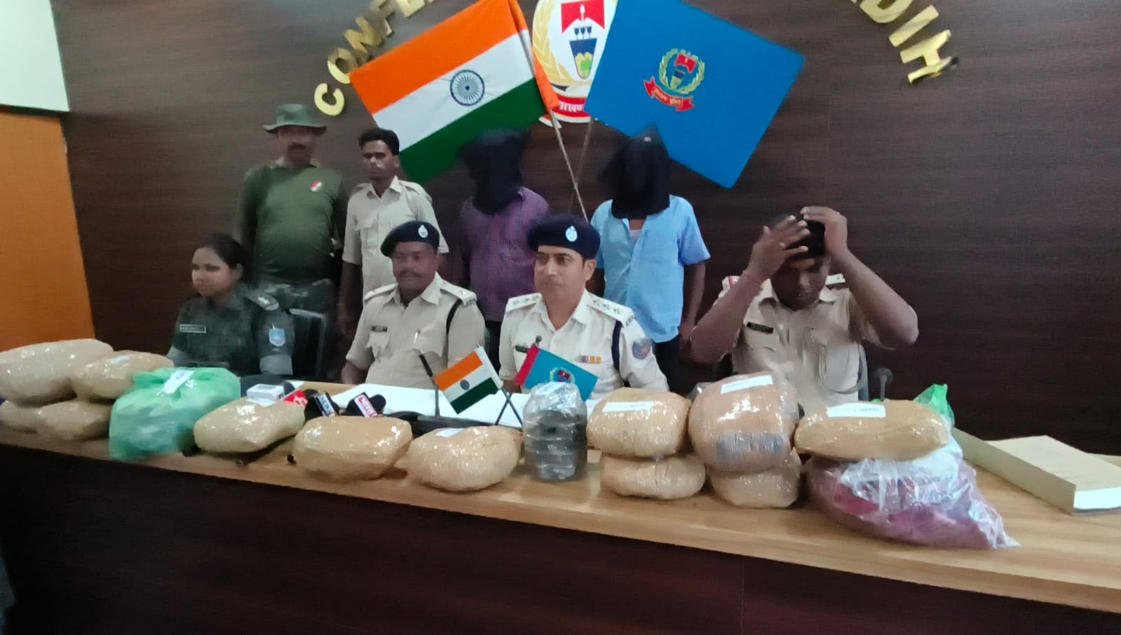 गांजा के अवैध कारोबार में शामिल दो आरोपियों को गिरिडीह पुलिस ने  पकड़ा , ढाई लाख का गांजा जब्त