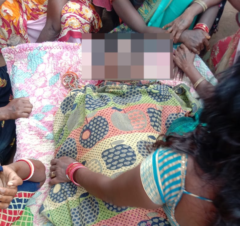 देवघर: करमा पर्व के लिए फूल तोड़ने गए व्यक्ति की मौत,गांव में पसरा मातम