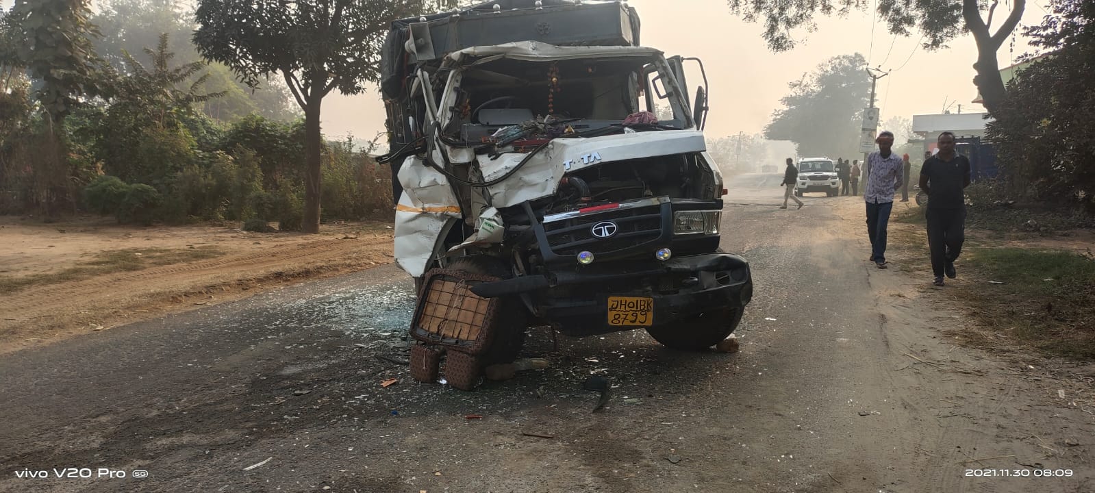 बस-ट्रक की जोरदार टक्कर, कई घायल, बड़ा हादसा टला