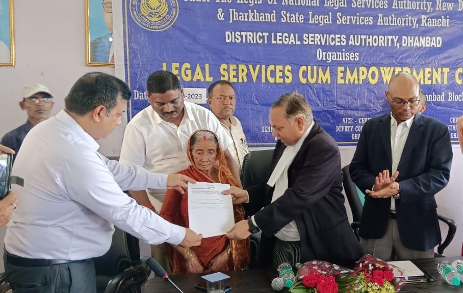 धनबाद के 36 हजार 970 लाभुकों के बीच 3.34 करोड़ से अधिक की परिसंपत्ति बटी 