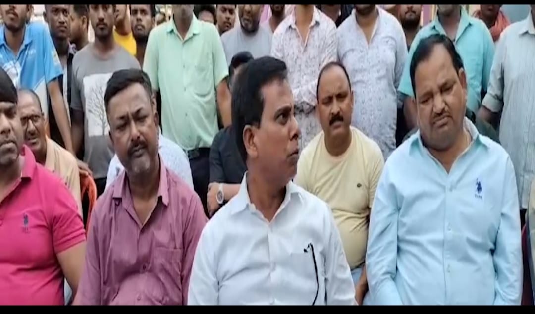 धनसार चंदा विवाद : मारवाड़ी समाज अड़ा है तो पूजा समिति भी लड़कों के साथ खड़ी है, जानिए पूरा मामला