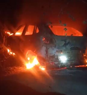 पश्चिम बंगाल से दुमका की ओर आ रही कार में लगी भीषण आग, जलकर राख, जांच में जुटी पुलिस