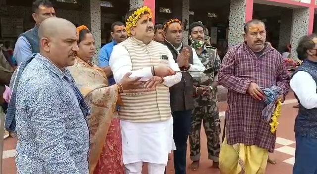 दुमका पहुंचे बिहार के मंत्री, जनता के सुख-समृद्धि के लिए फौजदारी दरबार में जोड़े हाथ