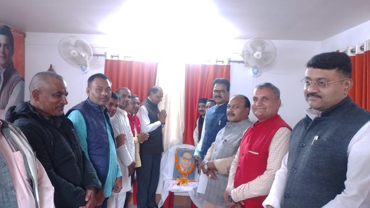 "संविधान के निर्माता और दलित राजनीति के पुरोधा थे डॉ भीमराव अंबेडकर"