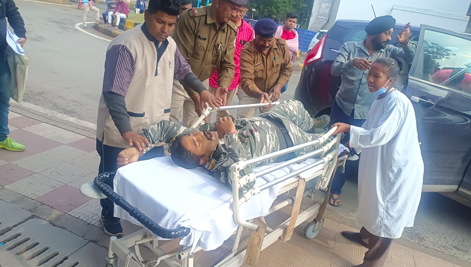 लौहनगरी में अपराधी बेखौफ! बदमाशों ने युवक और टाइगर मोबाइल के जवान पर की फायरिंग, युवक की मौत, जवान की हालत गंभीर