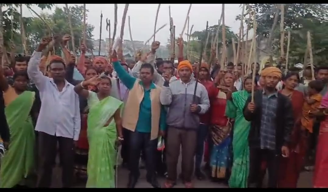 बीसीसीएल का गोबिंदपुर क्षेत्र : खदान के भीतर धरना, ऐलान -जमीन हमारी है, लेकर रहेंगे