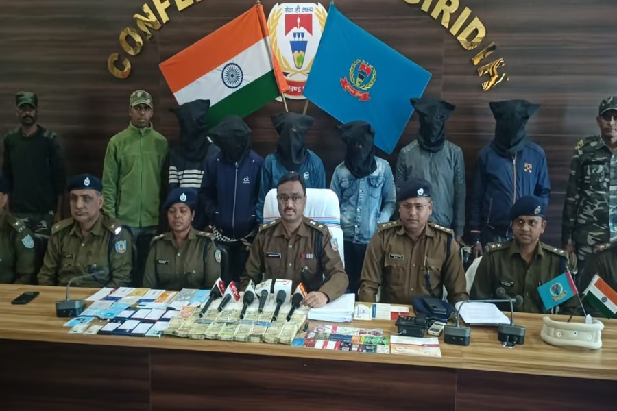अश्लील वीडियो कॉलिंग के जरिए करते थे ठगी, गिरिडीह पुलिस ने 6 को किया गिरफ्तार