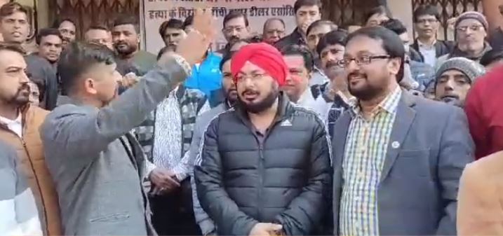 रांची में व्यवसायी की हत्या के खिलाफ आंदोलन,अपराधी को जल्द से जल्द गिरफ्तार करने की मांग 