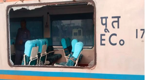 न्यू गिरिडीह-रांची एक्सप्रेस पर पथराव, शरारती तत्वों की करतूत !