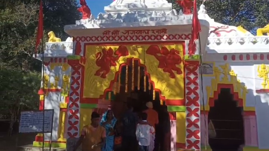 गुमला : मकर संक्रांति के मौके पर भगवान जगन्नाथ के मंदिर पर उमड़ा आस्था का सैलाब