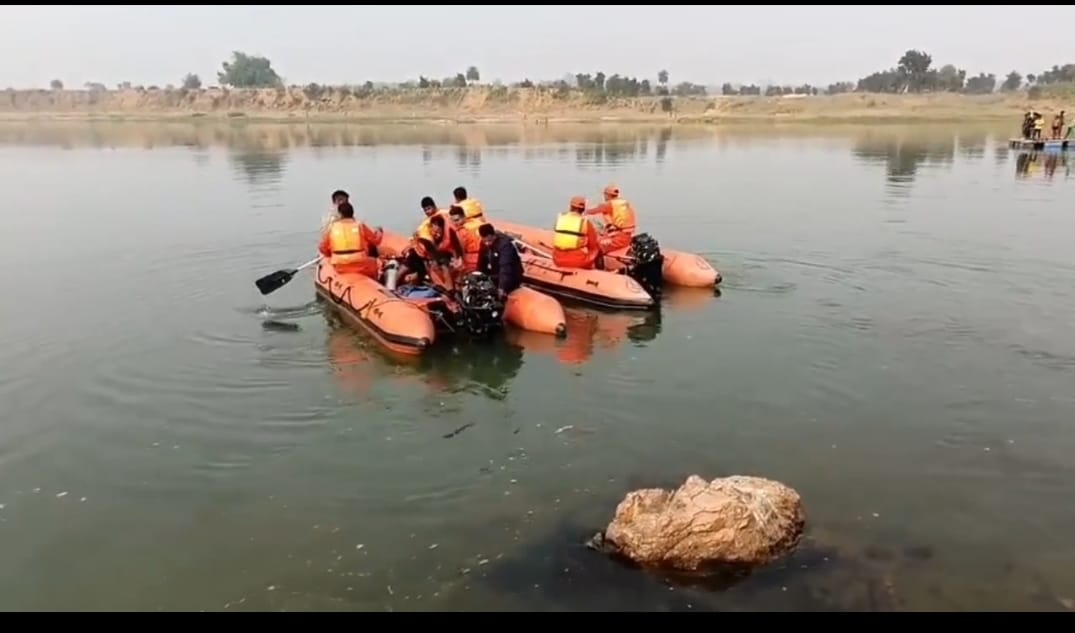 साइबर अपराधी को खदेड़ते बराकर नदी में डूबे पुलिस जवान की 65 घंटे के बाद मिली लाश, लोकल गोताखोरों को मिली कामयाबी 