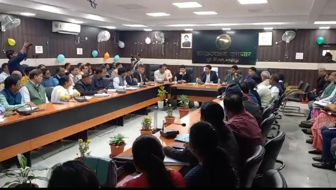 जमशेदपुर डीसी का पदभार संभालने के बाद अनन्य मित्तल ने की बैठक, तमाम योजनाओं का किया समीक्षा , पढ़े विस्तार से