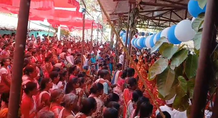 गुमला: दुकूँ परंपरा से साथ लिव इन रिलेशनशिप में रहनेवाले 101 जोड़ों की कराई गई शादी, पढ़ें क्या है दुकूँ परंपरा