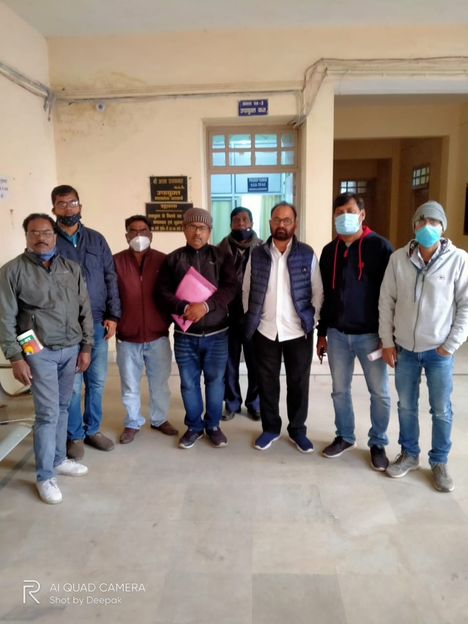 अपनी कई मांगों को लेकर प्रभावित शिक्षकों ने जिला शिक्षा अधीक्षक को सौंपा ज्ञापन