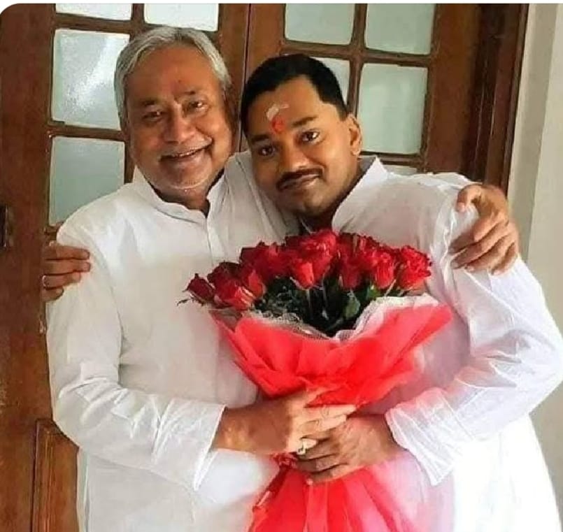  नीतीश कुमार को उपेंद्र कुशवाहा की सलाह पर बिहार की सियासत गरमाई ,महागठबंधन मिला एक और हथियार !!