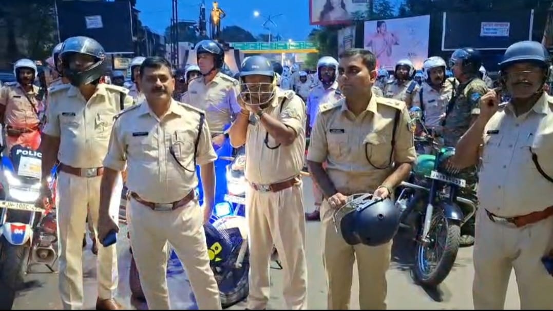 धनबाद पुलिस की  जनता से अपील : आप  केवल नियम- कानून को फॉलो करे ,बाकी हम देख लेंगे !!
