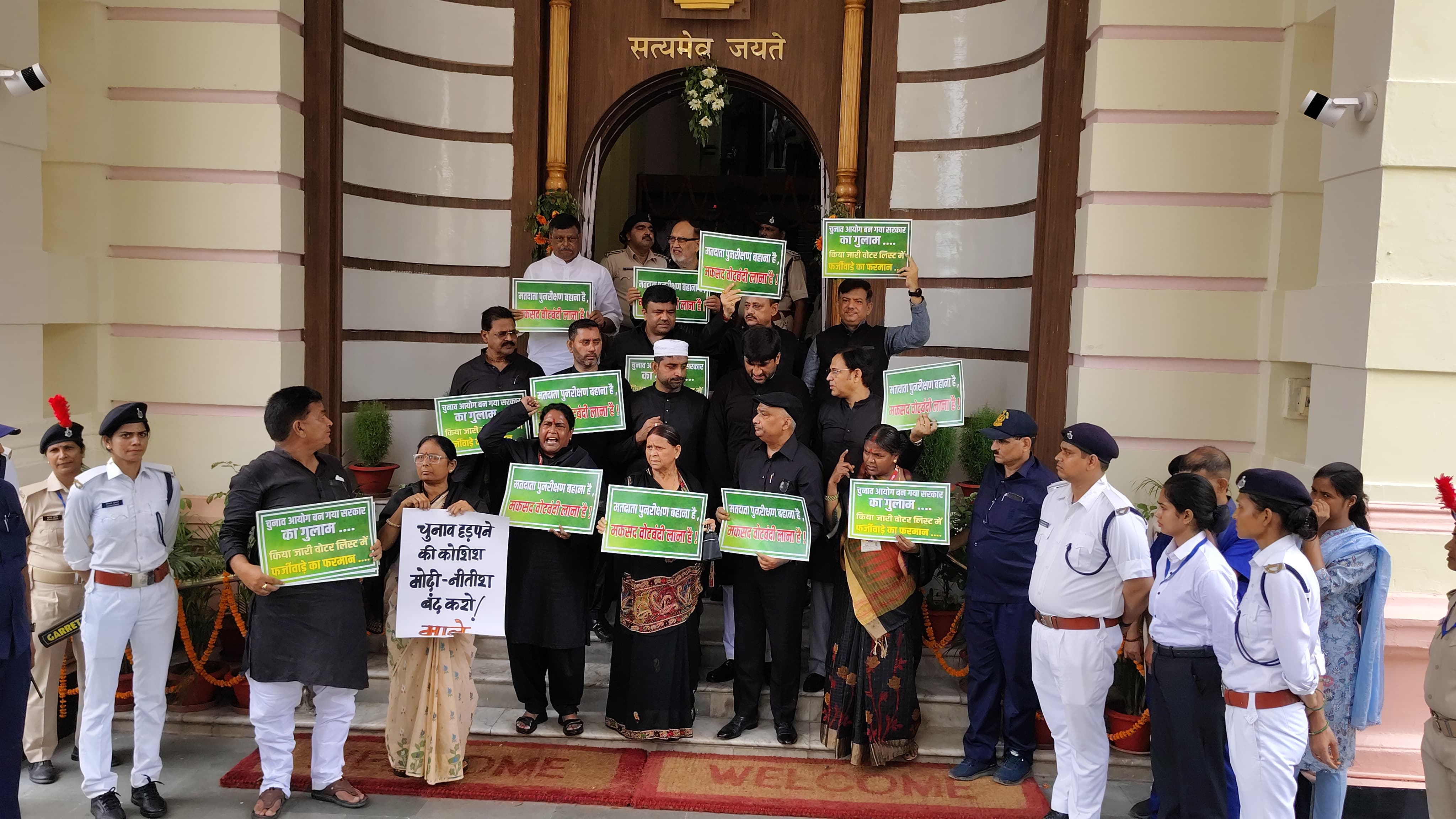 वोटर लिस्ट पुनरीक्षण पर भड़कीं राबड़ी देवी, कहा, "SIR के नाम पर काटे जा रहे गरीबों के नाम"