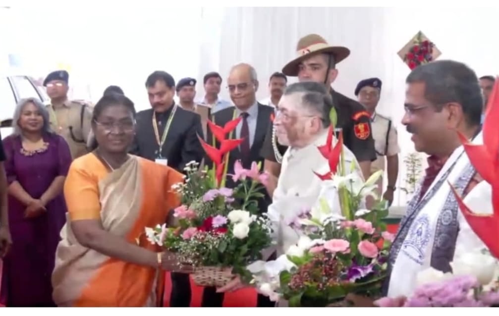 राष्ट्रपति ने धनबाद में छात्रों का किया आह्वान-अनुसंधान, विकास और स्टार्टअप की ओर बढ़ाये कदम ,क्योंकि ---!