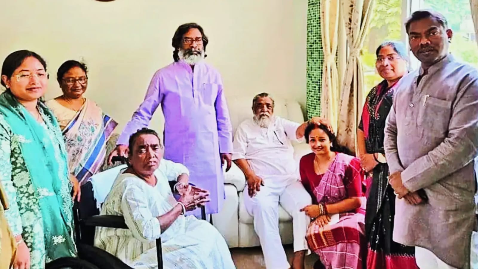 हेमंत से लेकर कल्पना तक सब तो गए, भावुक होकर सोशल मीडिया पर पूछ रहे, बाबा अब कौन दिखाएगा राह