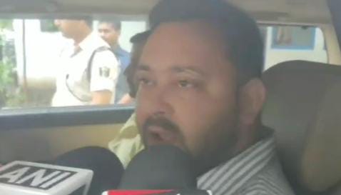 गुरुजी के अंत्येष्टि में शामील होने के लिए रांची रवाना हुए तेजस्वी यादव,कहा गुरूजी की कमी हमेशा खलेगी