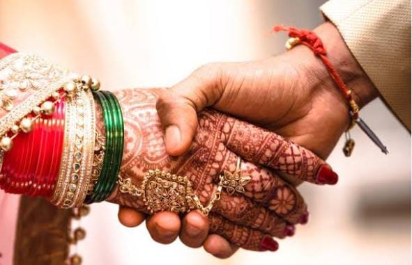 OMG! कपड़ो की तरह पत्नी बदलता है ये युवक, सात शादी के बाद भी नहीं भरा पेट तो करने चला 8वीं शादी, पढ़ें कैसे खुली पोल