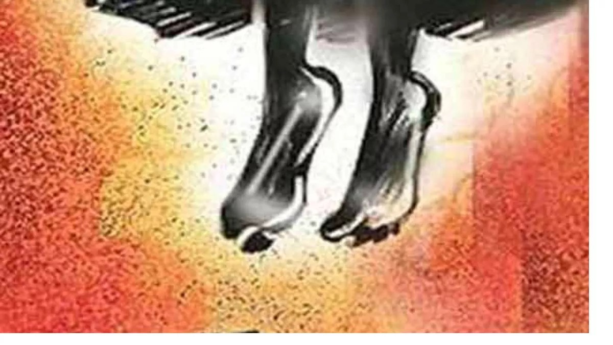 BREAKING: रांची के बरियातू में फंदे से झूलता मिला विवाहिता का शव, पति पर हत्या का आरोप