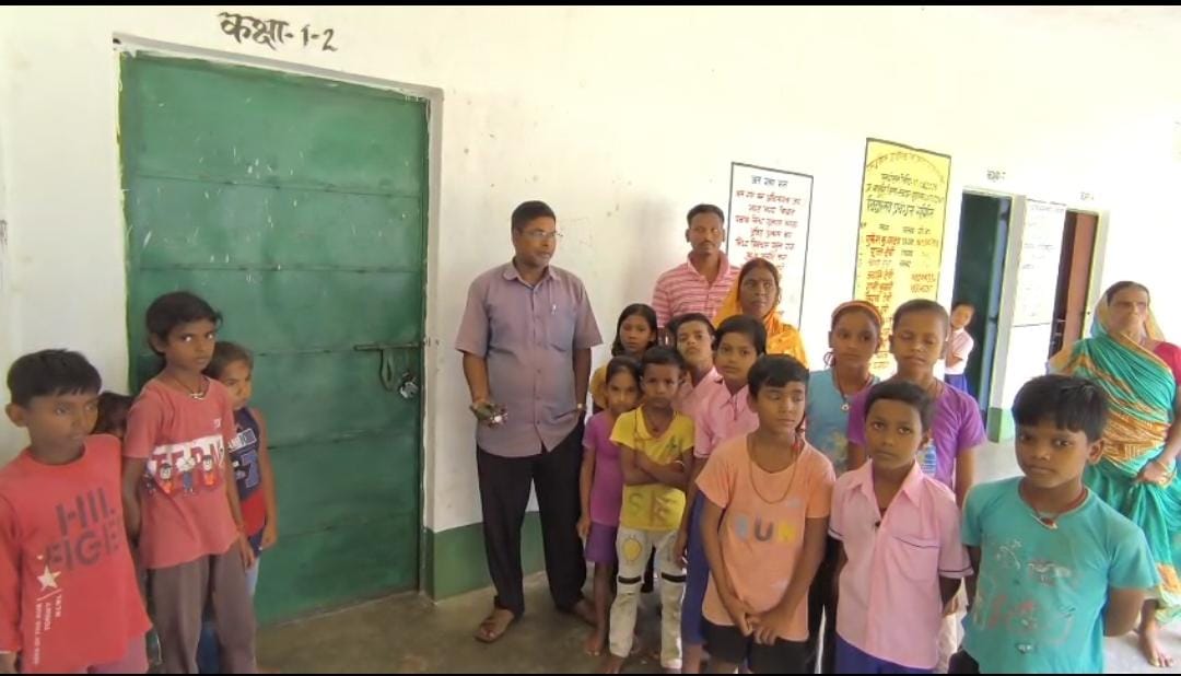 वाह रे चोर! आंगनवाड़ी केंद्र से गायब किया  बच्चों के खाने का बर्तन,अब स्कूल में बच्चे कैसे खायेंगे एमडीएम