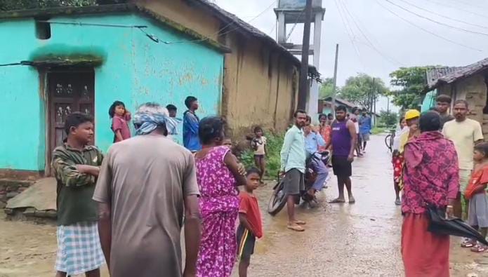 BREAKING:सरायकेला कोल शिमला में बारिश का कहर,मकान के मलबे में दबकर एक बच्चे की मौत, 3 लोग घायल