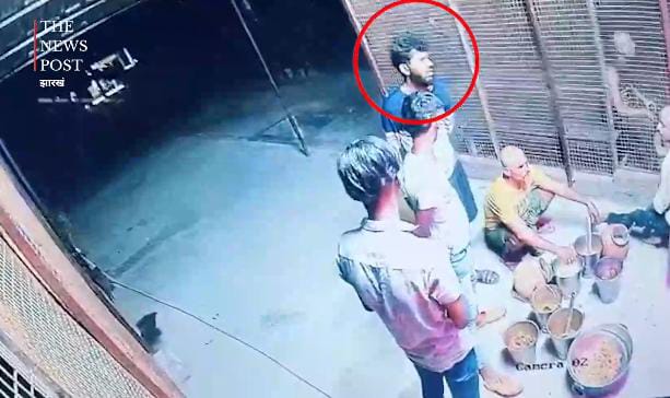 बिहार के मुजफ्फरपुर में दिखा पाकिस्तानी आतंकी,सीसीटीवी में कैद हुई तस्वीर, देखिए-VIRAL VIDEO 