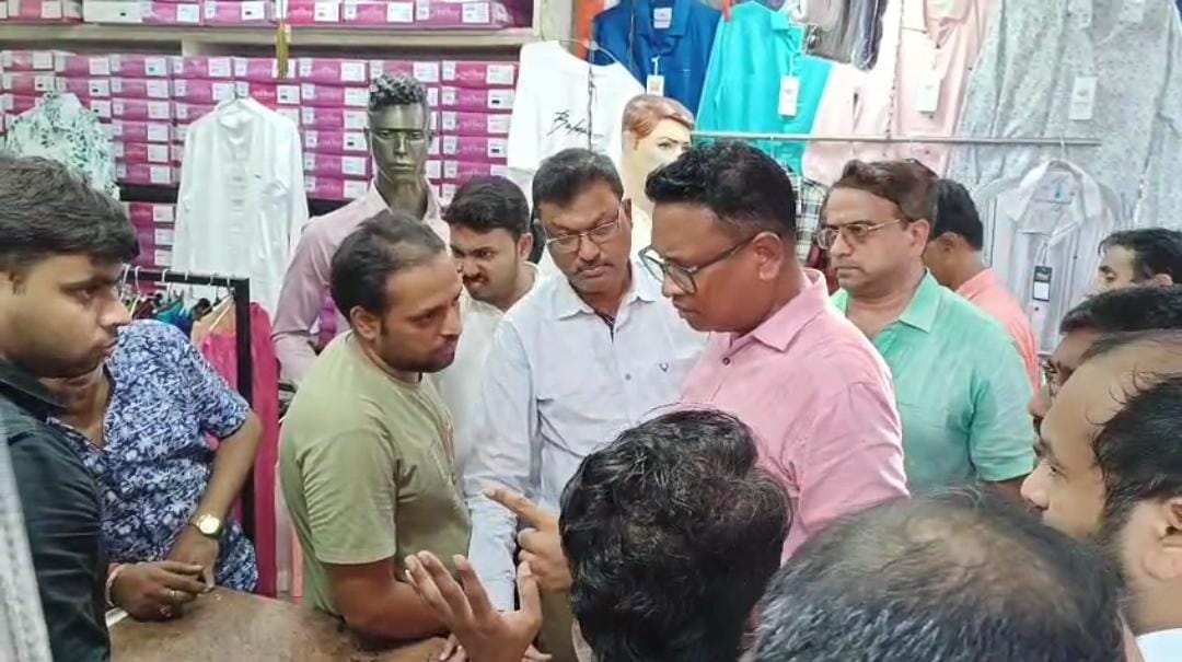 फुटपाथ दुकानदारों से जबरन जुर्माना वसूली पर सिंहभूम चेम्बर ऑफ़ कॉमर्स ने किया विरोध, जताई नाराजगी