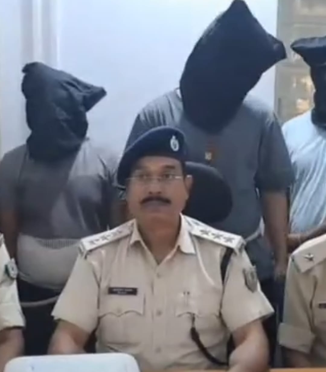 Dhanbad !! चिरकुंडा से पकड़ाए चार साइबर अपराधी ,करतूत जान आप भी हो जाएंगे हैरान !!