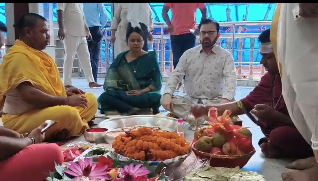 झारखंड की मुख्य सचिव अलका तिवारी ने बाबा बैद्यनाथ के दर पर की पूजा अर्चना,राज्य सहित देश की खुशहाली की कामना की 