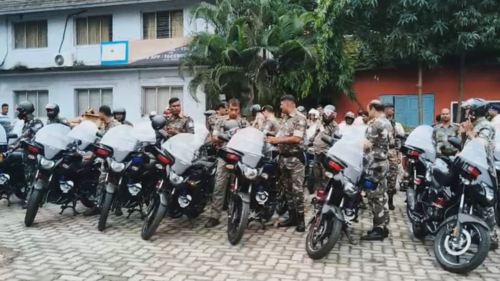 हाईटेक हुई जमशेदपुर पुलिस: जिले के 33 टाइगर जवानों के बीच बाटीं गई हाई स्पीड बाइक
