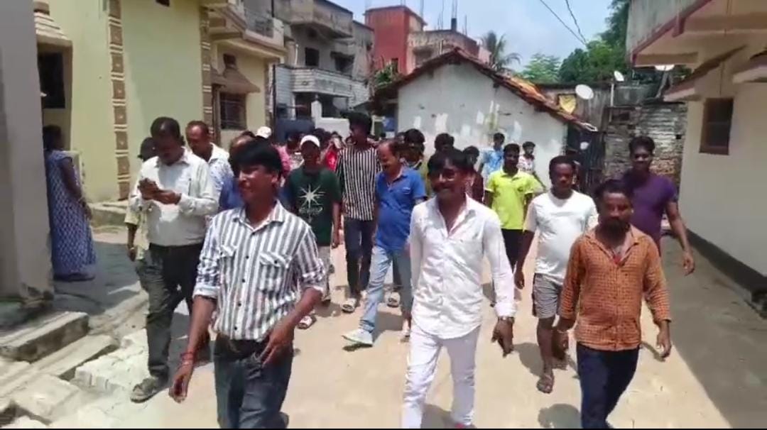 जमशेदपुर में सड़क निर्माण को लेकर बवाल, दो पक्षों में भिड़ंत के बाद पुलिस ने कराया मामला शांत