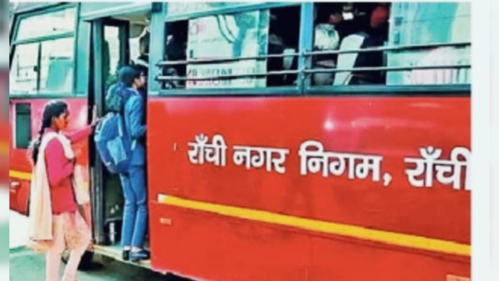 रांची में सिटी बस संचालन ठप: 50 से ज्यादा ड्राइवर-कंडक्टर ने बिना सूचना सड़कों पर प्रदर्शन किया शुरू