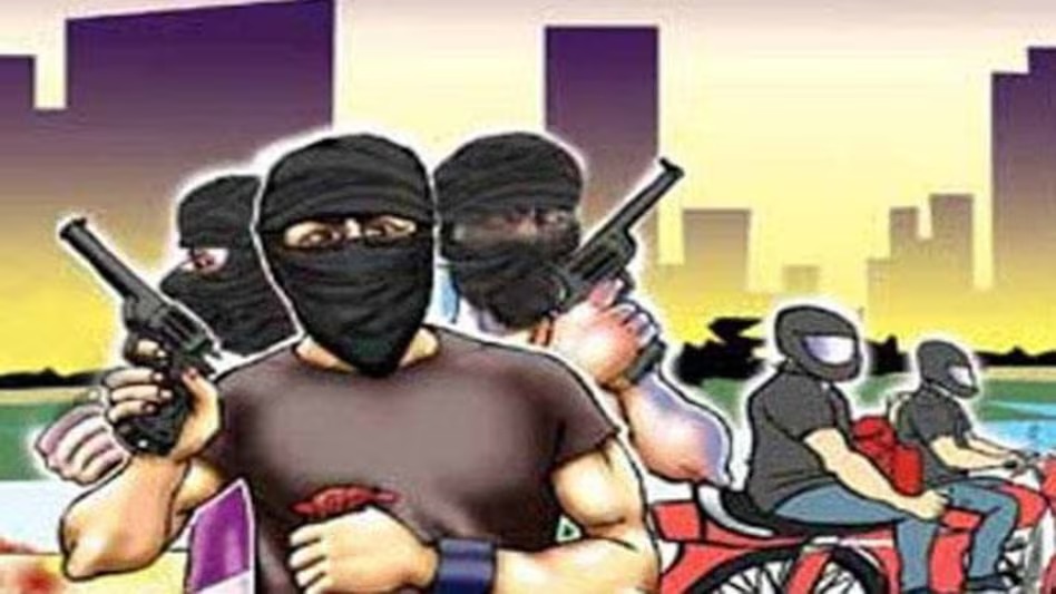 BREAKING : SBI के बैंक से 21 करोड़ की लूट, लुटेरों ने लार्मचारियों को बनाया बंधक