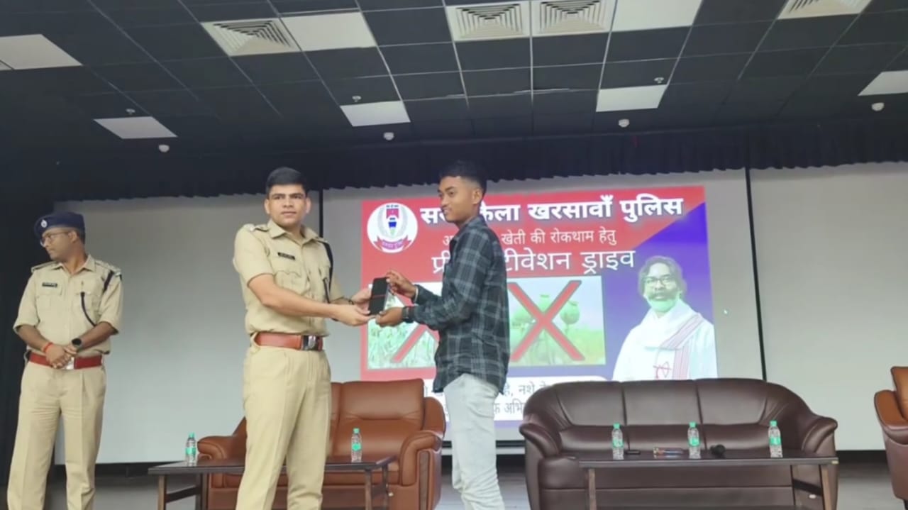 हाथ में आएंगे चोरी हुए महंगे फोन, अबतक 109 मालिकों को सराइकेला-खरसावाँ पुलिस सौंपा चुकी है 22 लाख के फोन