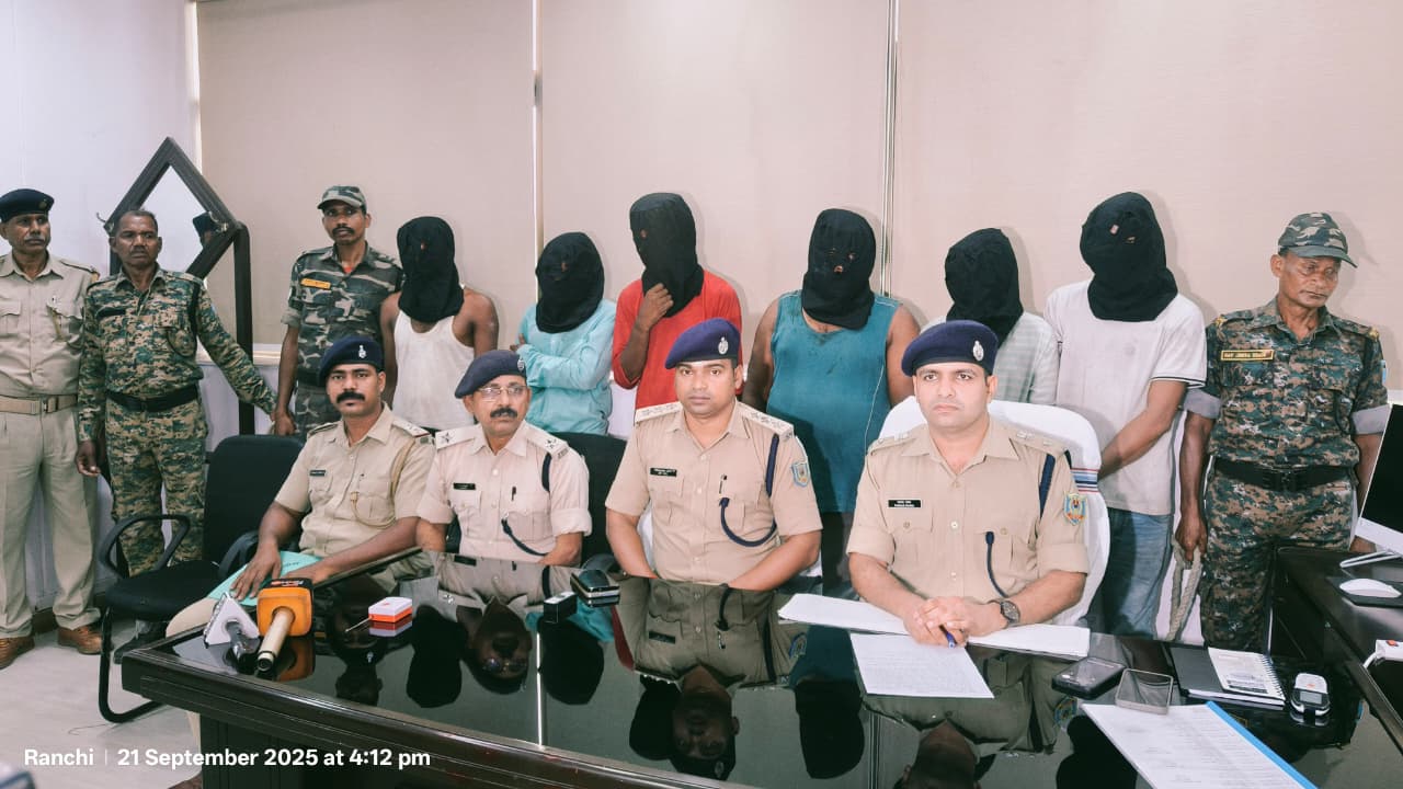 RANCHINEWS: थाना में घुस कर पुलिसकर्मी की पिटाई और तोड़फोड़,महिला समेत आठ गिरफ्तार  