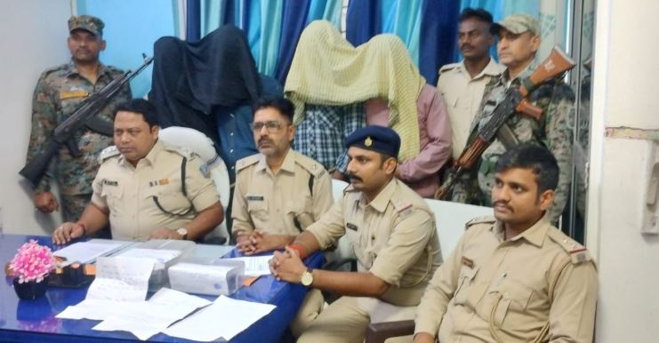 चतरा पुलिस की बड़ी सफलता, राहुल सिंह गिरोह के गुर्गे अवैध पिस्तौल, गोली और पर्चे के साथ गिरफ्तार