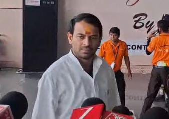 Bihar Election Update:राहुल गांधी जिंदगी भर मछली पकड़ते रह जाएंगे, तेज प्रताप यादव का राहुल गांधी पर तीखा हमला  